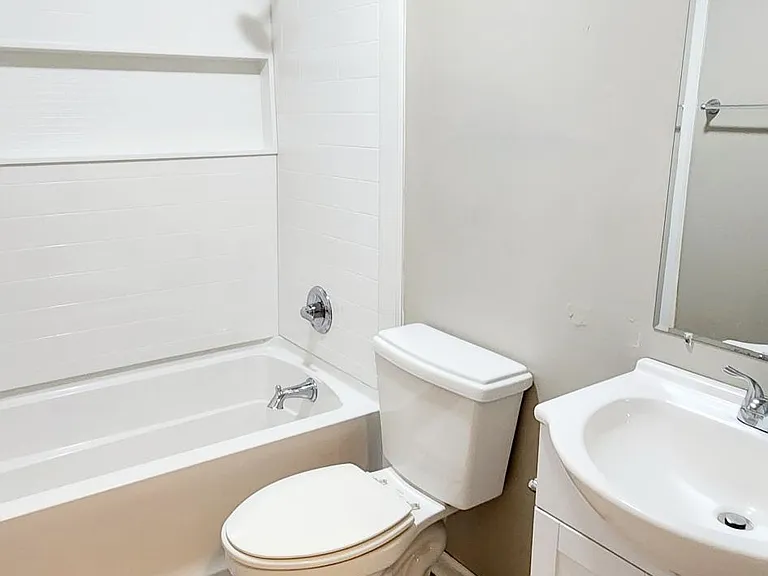 435 Sandhills Cir — Photo 11