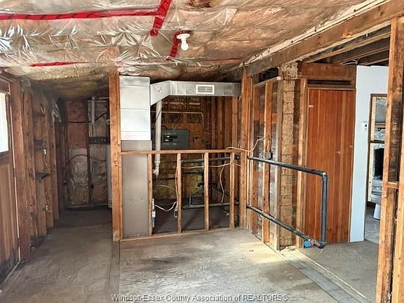 4th image of 145 Prado Ave