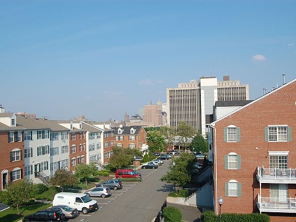 5th image of 66 Vaughan Dr
