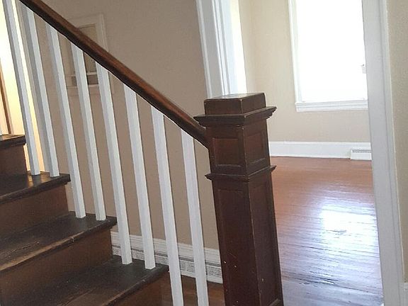 4th image of 627 W Harrison St