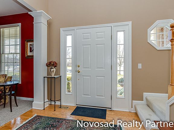 4th image of 300 Oakshire Ct NE