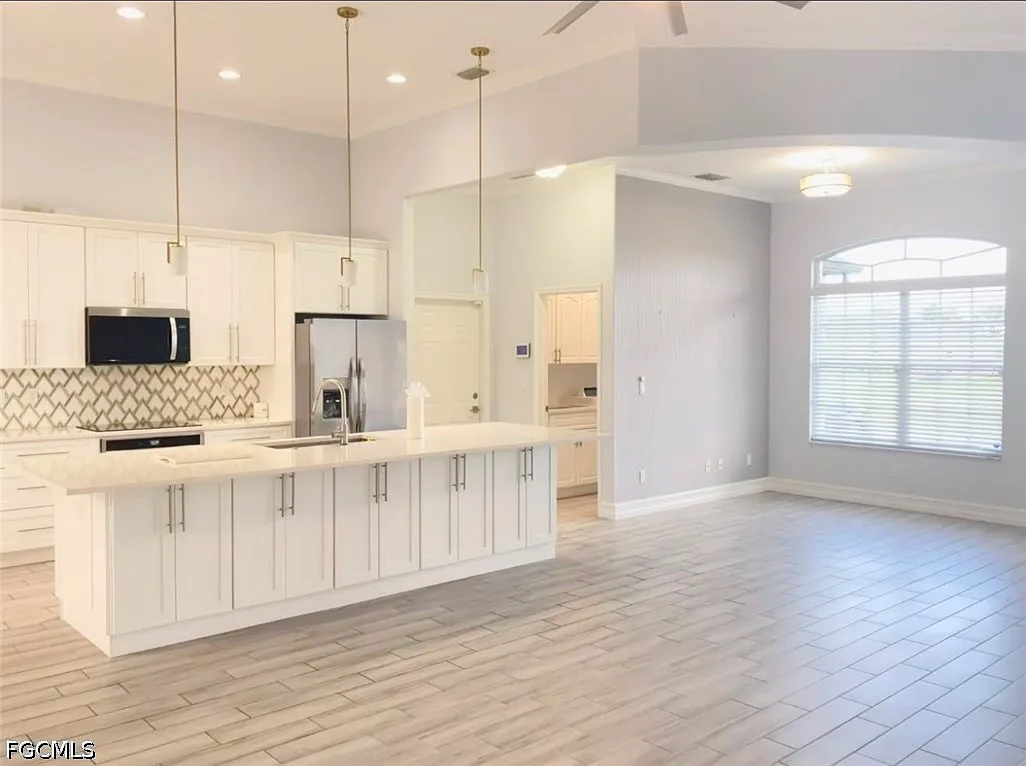 3 bed, 2.0 bath, 1882 sqft, $2,200 — Photo 1