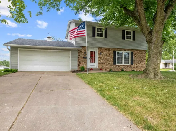 3805 N Thornwood Ave, Davenport, IA 52806