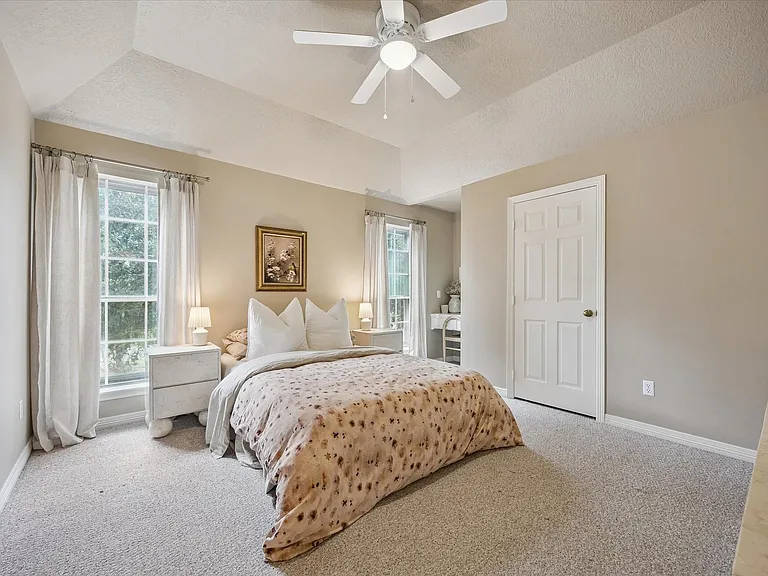 5591 Beverlyhill St — Photo 15