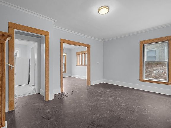 5th image of 908 Worden St SE