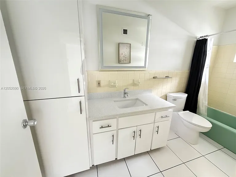 2352 NE 9th St #B — Photo 14