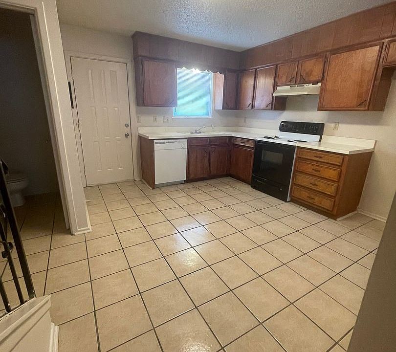1st image of 509 W Kiowa Ave APT D