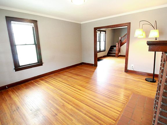 2nd image of 2574 Indianola Ave