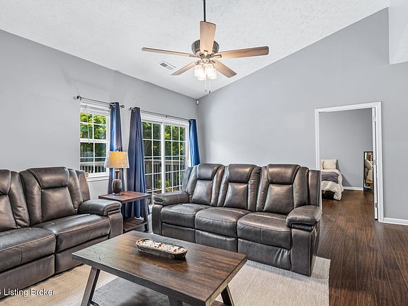 3rd image of 7301 Autumn Trace Dr Unit 202
