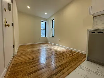 Rented by HOLTON REAL ESTATE INC.