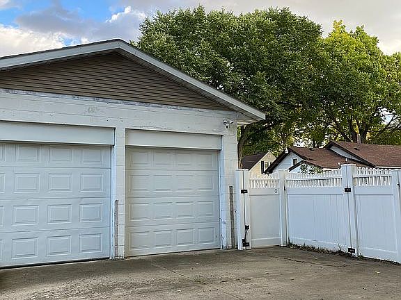 Detached Garage
