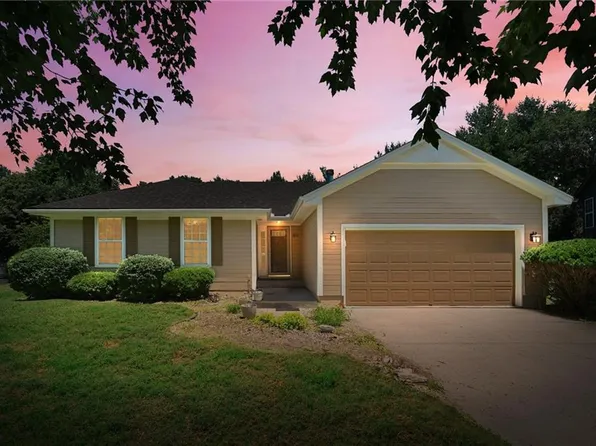 1810 NW Harbor Ct, Blue Springs, MO 64015