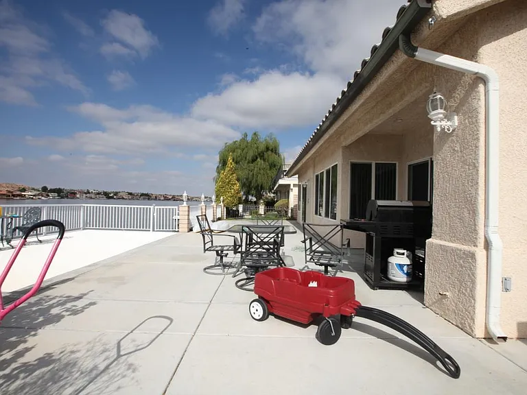 Harbor Dr — Photo 2