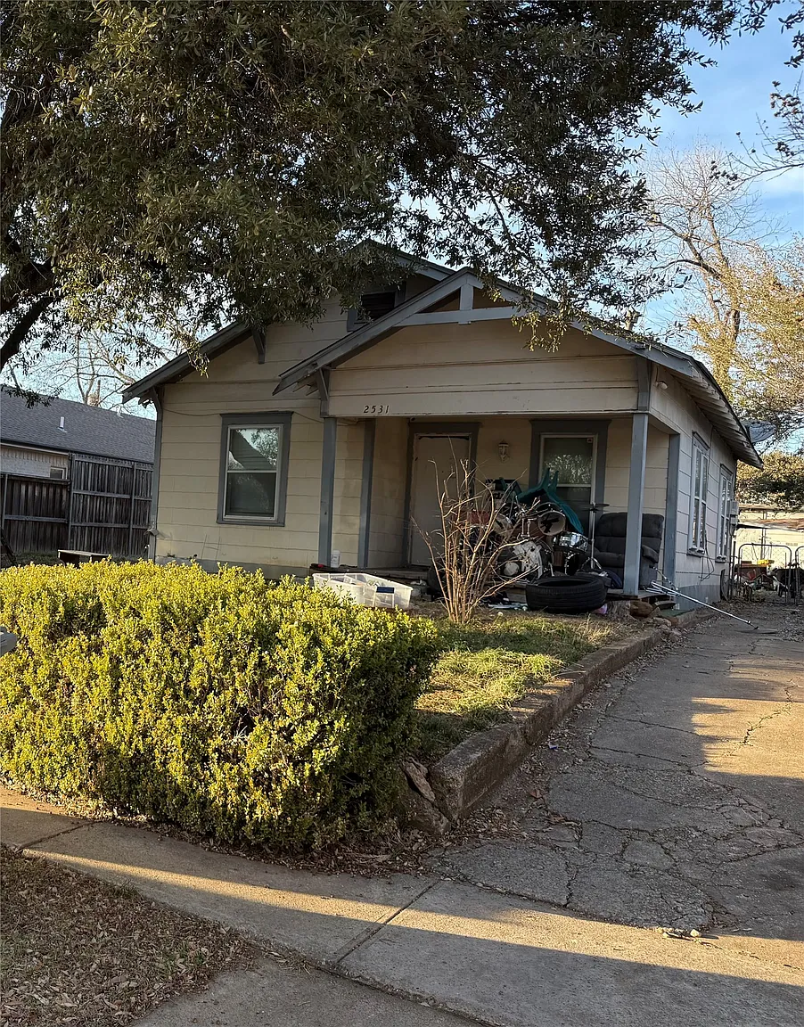 2531 Catherine St photo 1