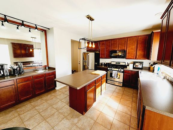 5th image of 725 Sunglow Ct
