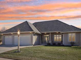 987 Prairieview CIRCLE, Oconomowoc, WI 53066