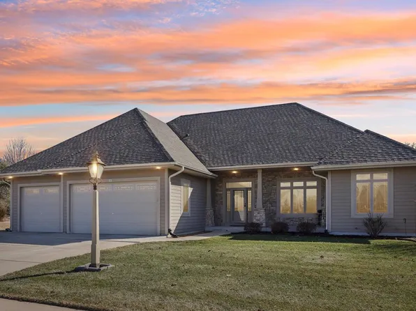 987 Prairieview CIRCLE, Oconomowoc, WI 53066