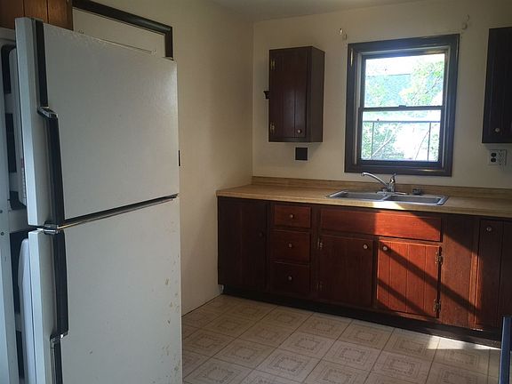 2nd image of 4 Belmont St