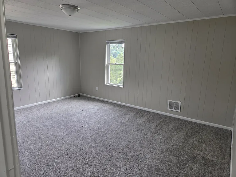 323 Juniper Ln W — Photo 11