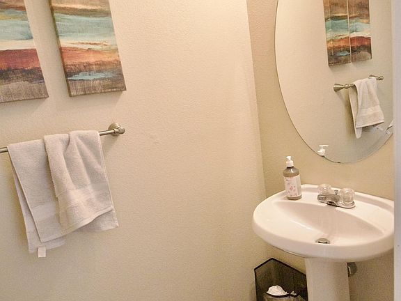 3rd image of 477 N Oceana Blvd