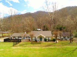 40 Wayah Woods Ln, Franklin, NC 28734