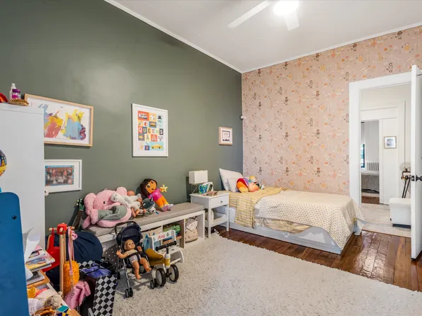 59-32 Grove Street image 18 of 23