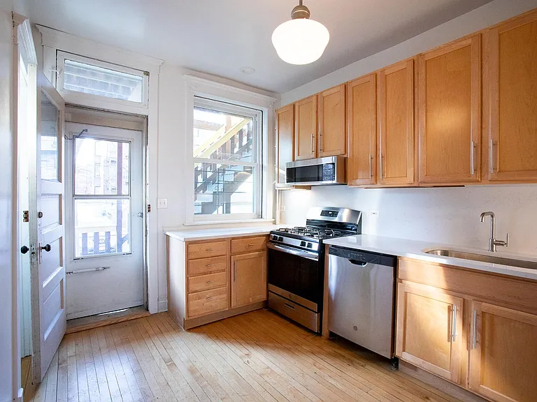 1409 W Belle Plaine Ave #1W — Photo 3