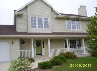 404 Hickory Dr, Fredonia, WI 53021