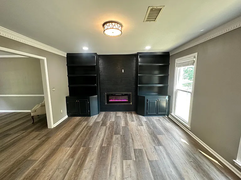 4830 Hampton Square Dr — Photo 2