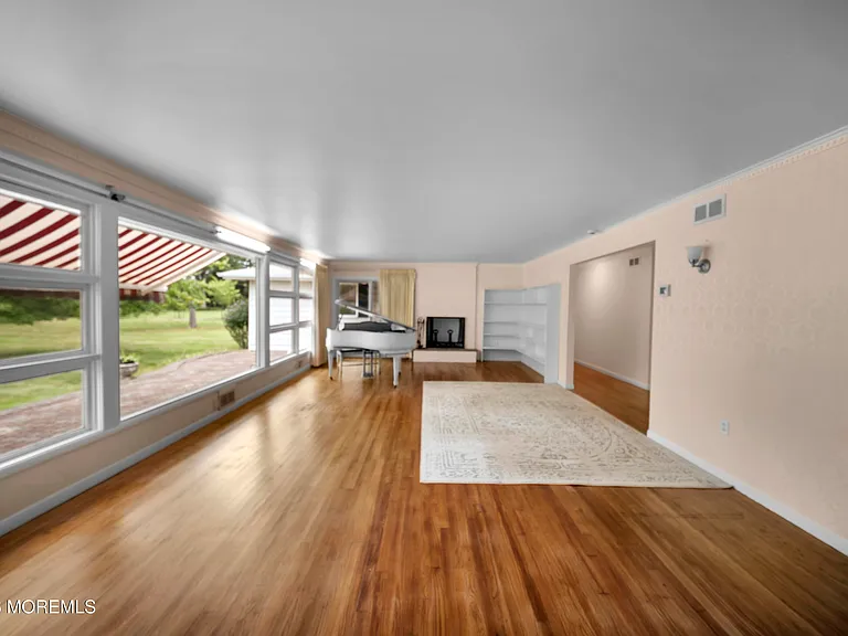 170 Bingham Ave — Photo 5