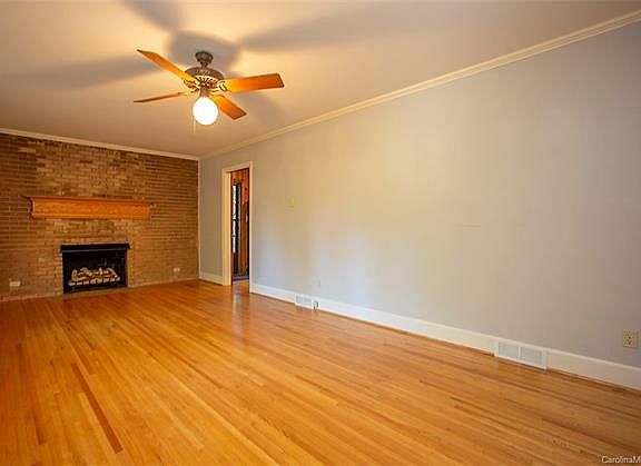 5th image of 4040 Southgate Dr
