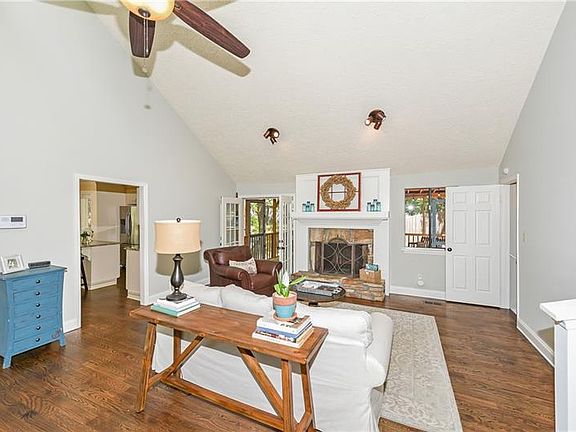 5th image of 2879 Manitoba Ct