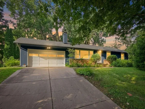 148 Ridgeview Ln, Wayzata, MN 55391