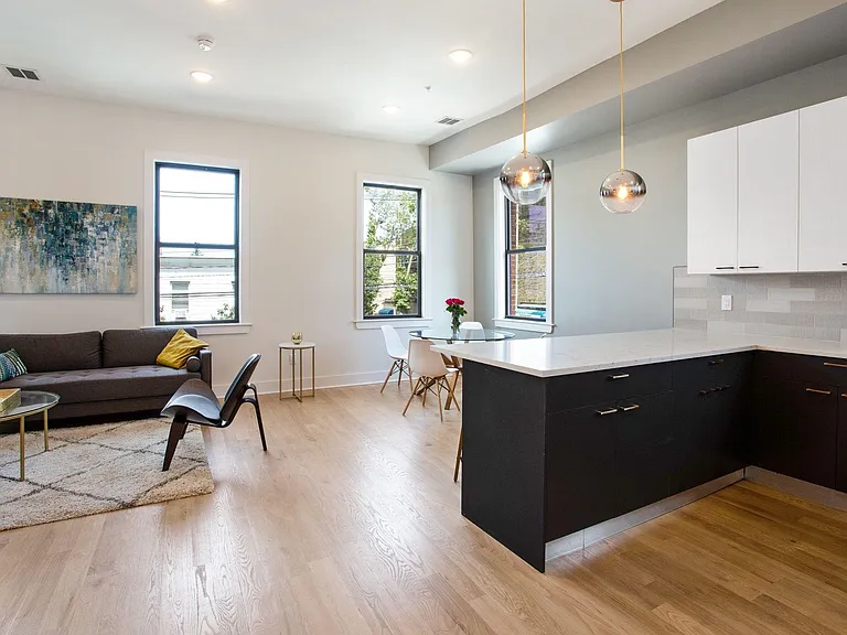 942 Summit Ave #3 — Photo 3