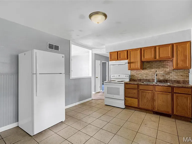 9713 Dennis Dr — Photo 9