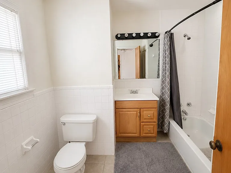 1206 E 11th Pl — Photo 7