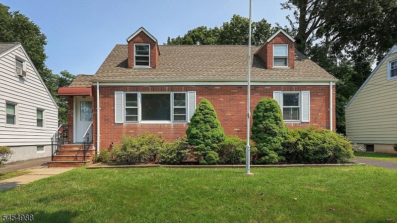 1st image of 13 Macarthur Ave