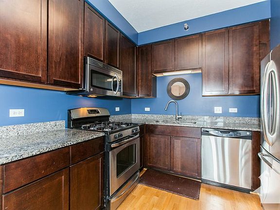 4th image of 1134 W Granville Ave #1112
