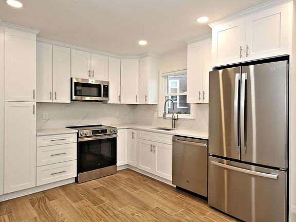 2nd image of 105 Florence St