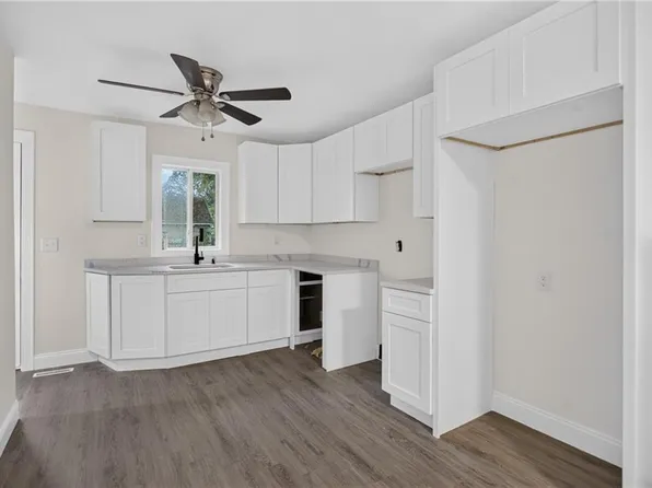 68 Uncas St, Warwick, RI 02889