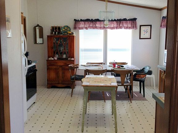 Kitchen / Eat-in Dining