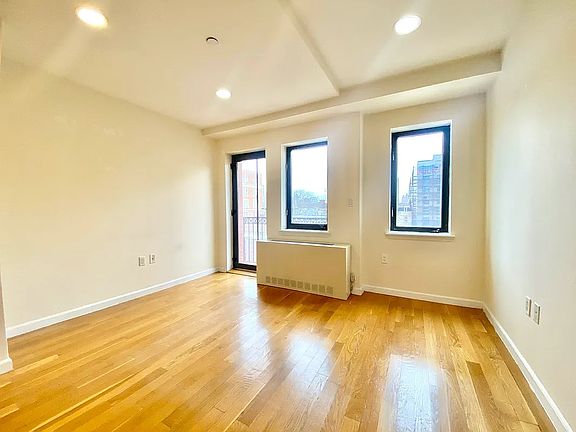 4th image of 3110 23rd St APT 3I