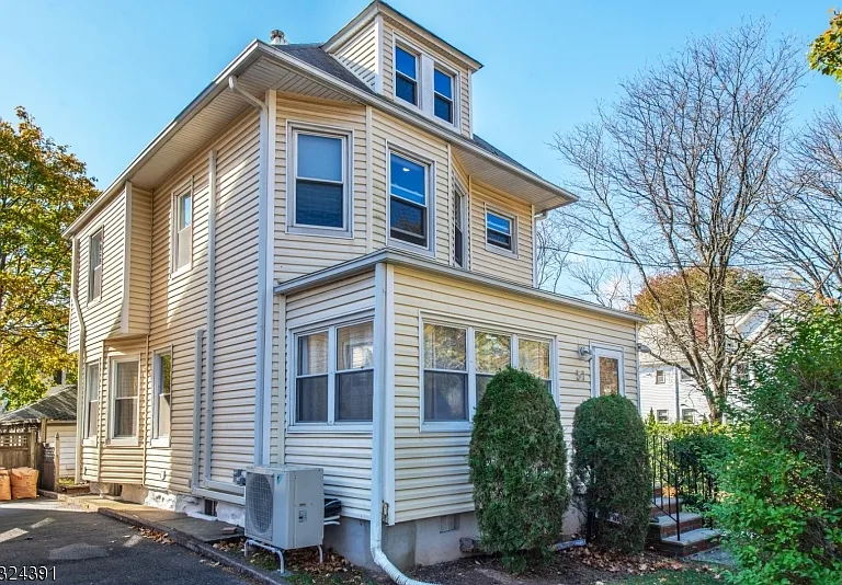 51 Cedar Ave — Photo 22