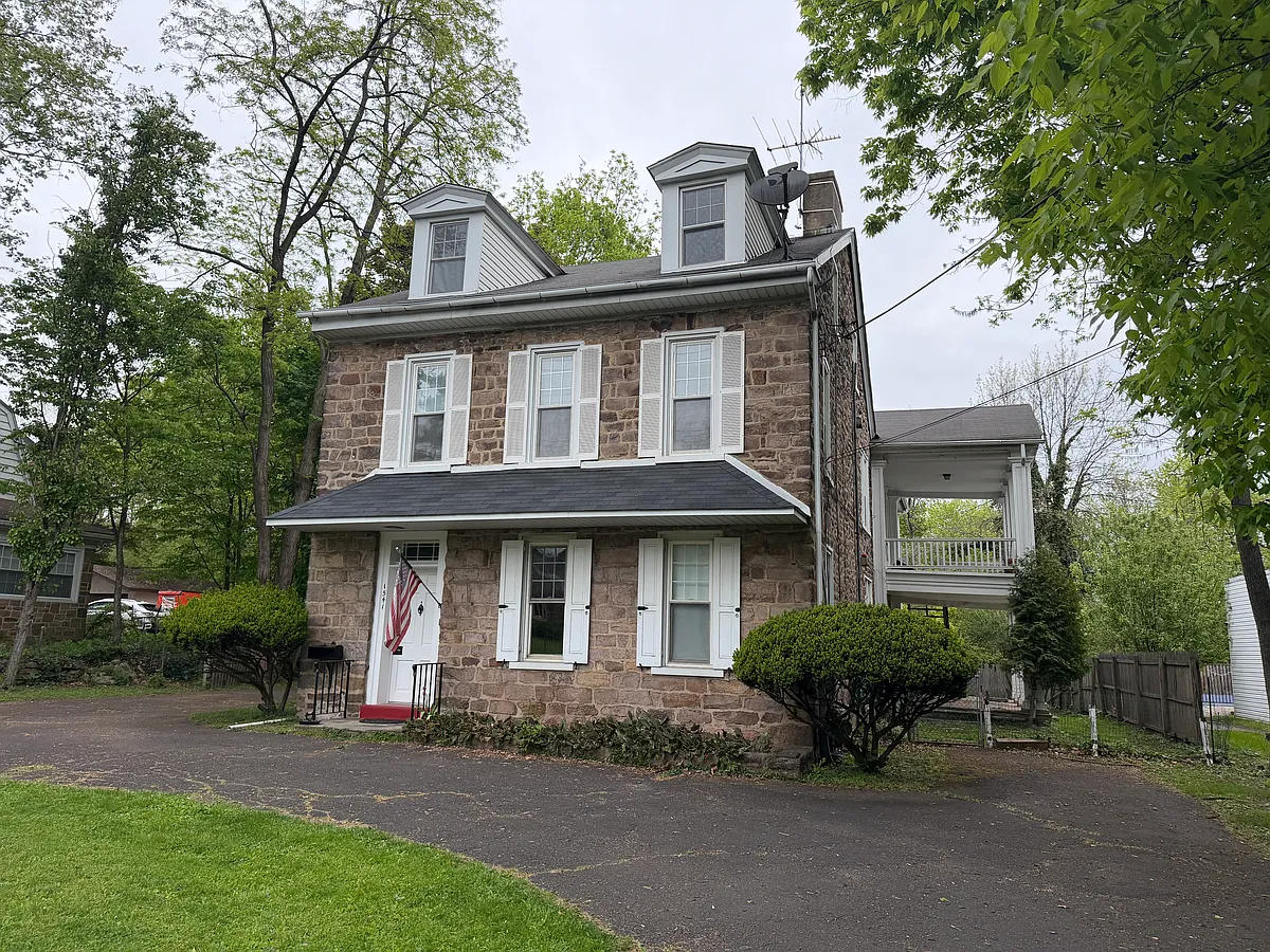 Exterior front - 1541 W Main St #2