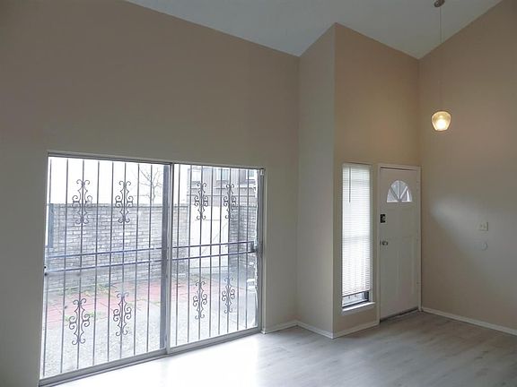 3rd image of 12645 Wellington Park Dr