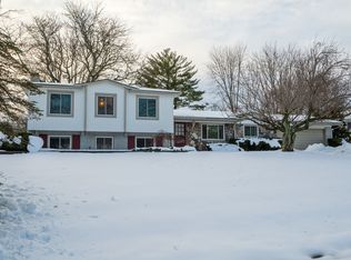 7090 Valleybrook Rd, West Bloomfield, MI 48322