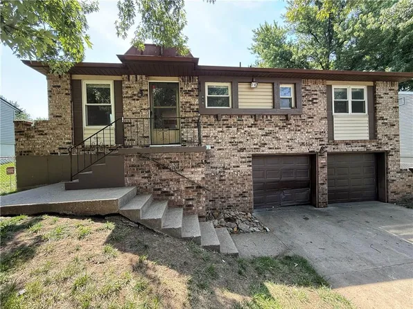 816 NW Oxford Dr, Blue Springs, MO 64015