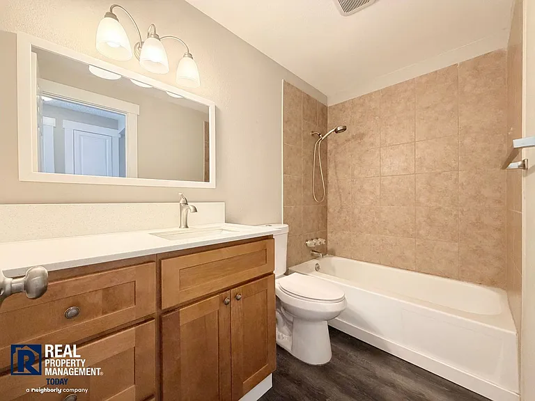 6415 Steilacoom Blvd SW Tacoma — Photo 14