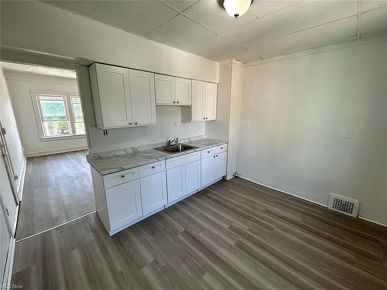 2232 W 103rd St #2 — Photo 3