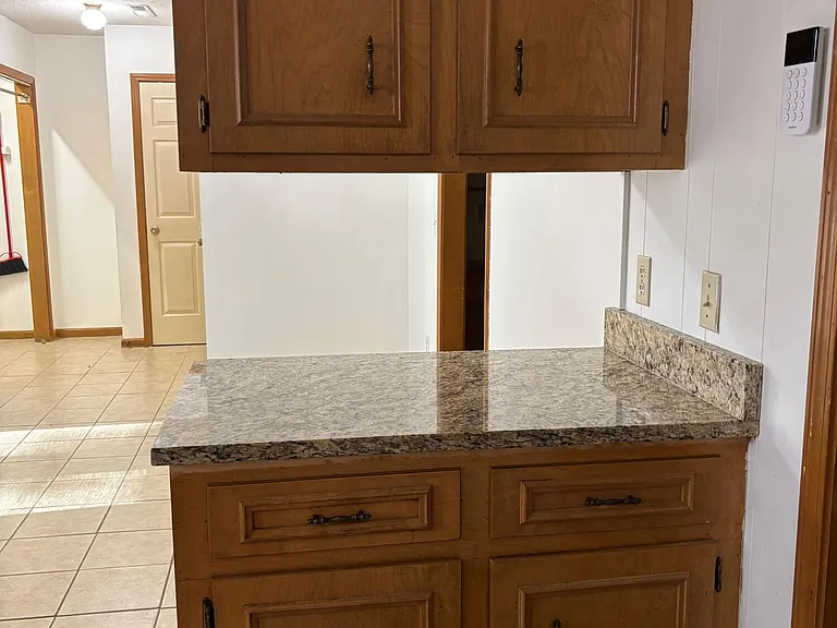 1460 Crowndale Dr — Photo 11